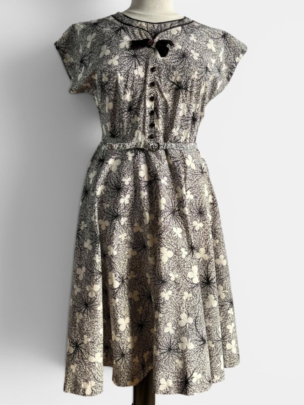1950s Black Clover Print Cotton Fit & Flare Day Dress - Picture 8 of 15